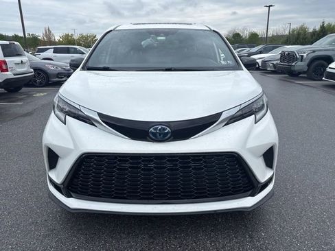 Used 2021 Toyota Sienna XSE w/ XSE Plus Package AWD/4WD image 2