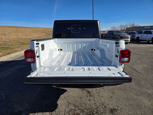 New 2026 Jeep Gladiator Sport AWD/4WD image 28