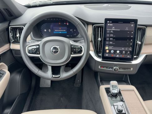 Certified 2025 Volvo XC90 B5 Plus image 4