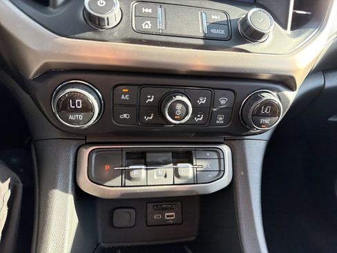 Used 2023 GMC Acadia Denali w/ Denali Technology Package image 38