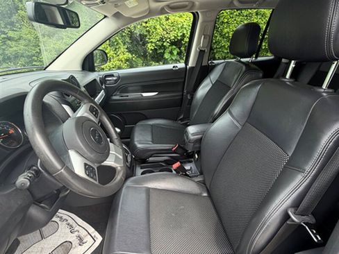 Used 2014 Jeep Compass Latitude w/ Sun/Sound Group AWD/4WD image 17