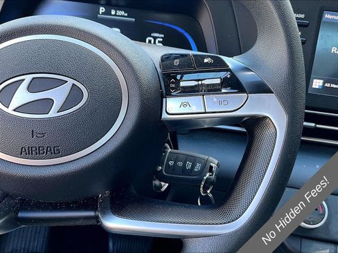 Used 2025 Hyundai Elantra SE FWD image 16