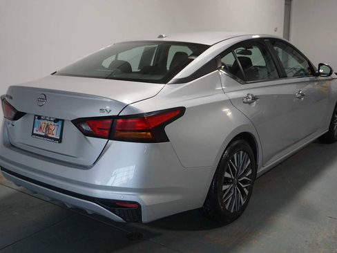 Used 2023 Nissan Altima 2.5 SV image 7