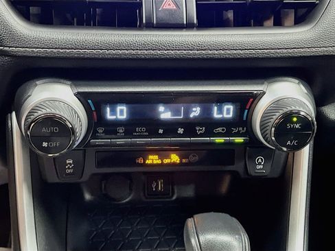 Used 2025 Toyota RAV4 XLE AWD/4WD image 16