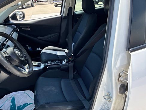 Used 2019 Toyota Yaris LE FWD image 7