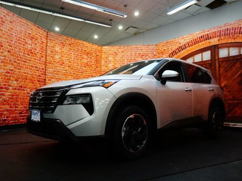 Certified 2025 Nissan Rogue SV AWD/4WD image 2