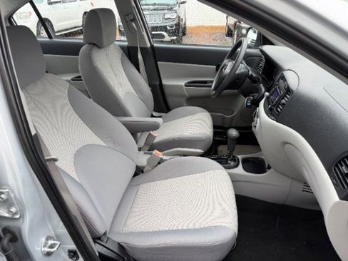 Used 2010 Hyundai Accent GLS w/ Premium Pkg 4 image 28
