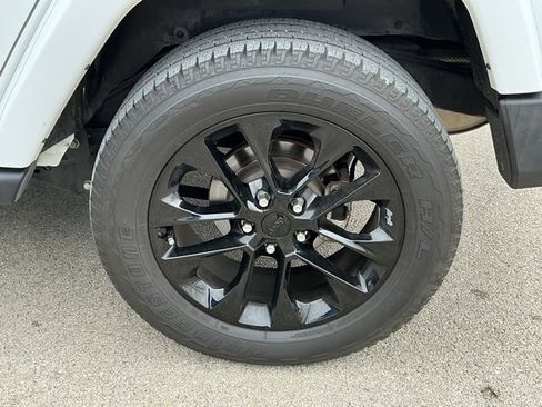 Used 2017 Jeep Wrangler Unlimited Sahara w/ Connectivity Group image 5