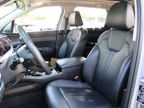 Used 2025 Kia Sorento S w/ Panoramic Sunroof Package FWD image 36