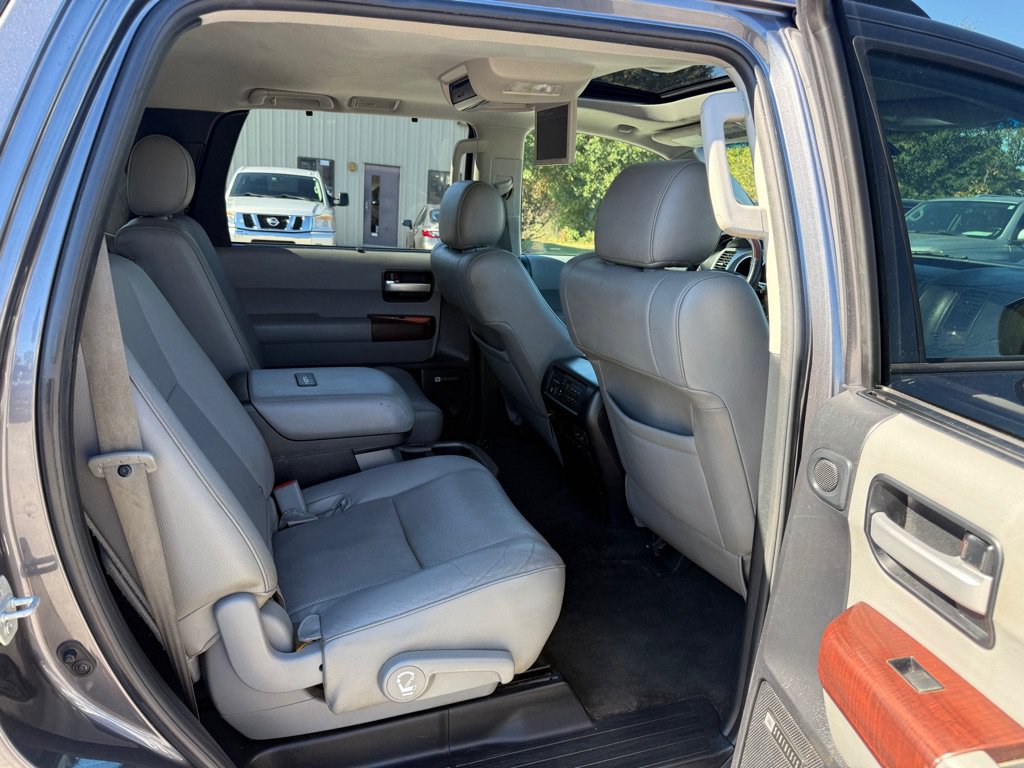 Used 2014 Toyota Sequoia Platinum RWD image 18