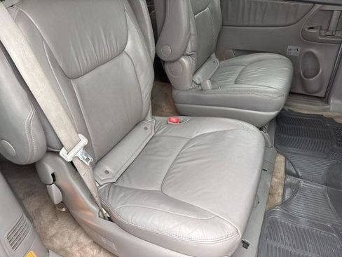 Used 2009 Toyota Sienna XLE image 34
