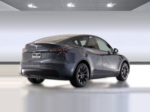 Used 2021 Tesla Model Y Long Range AWD/4WD image 8
