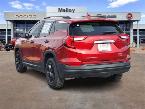 Used 2024 GMC Terrain SLE w/ Driver Convenience Package image 4