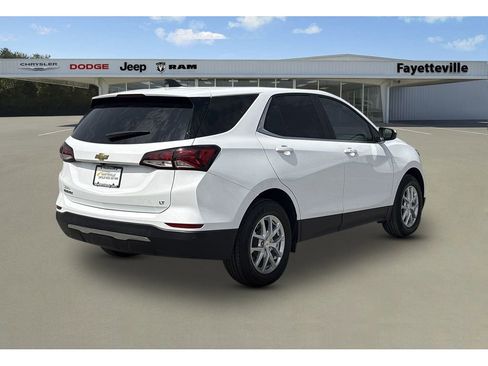 Used 2024 Chevrolet Equinox LT image 3