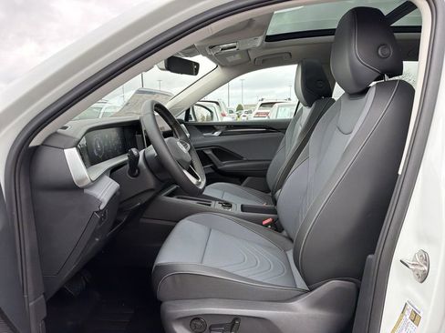 New 2026 Volkswagen Tiguan SE image 11