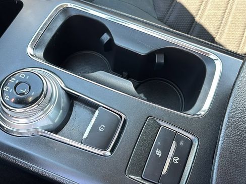 Used 2020 Ford Fusion SE FWD image 21