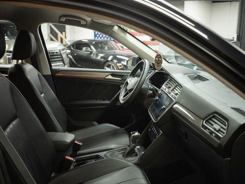 Used 2024 Volkswagen Tiguan SE image 14