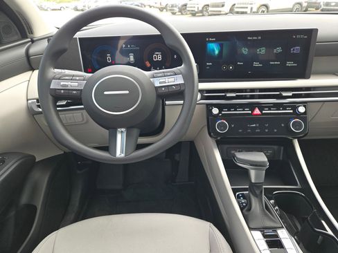 New 2026 Hyundai Tucson SEL FWD image 9
