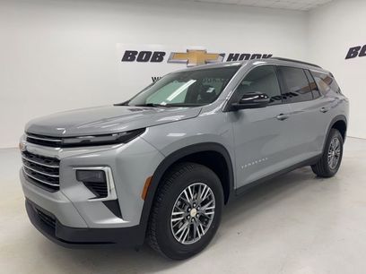 Used 2025 Chevrolet Traverse LT