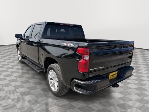 Used 2025 Chevrolet Silverado 1500 Custom image 3