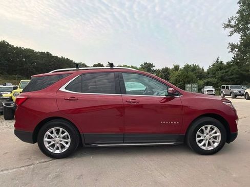 Used 2018 Chevrolet Equinox LT w/ Sun & Infotainment Package FWD image 2