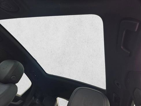 Used 2025 Porsche Cayenne Coupe image 15