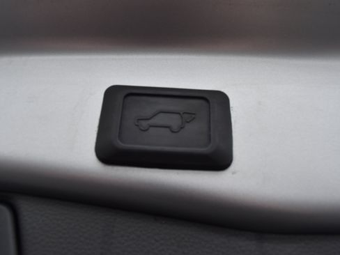 Used 2022 Toyota RAV4 XLE w/ Convenience Package image 11