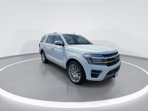 Used 2024 Ford Expedition Limited AWD/4WD image 2