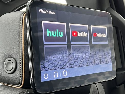 Used 2023 GMC Yukon AT4 w/ AT4 Premium Package image 10