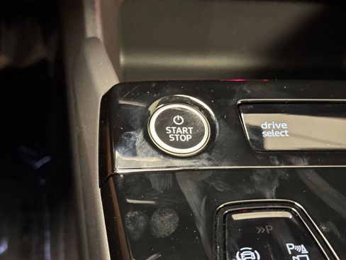 New 2025 Audi Q6 e-tron Premium Plus image 22