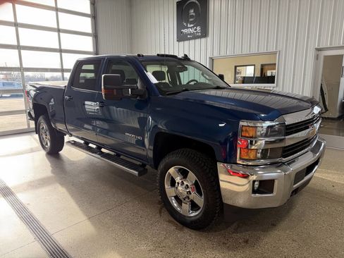 Used 2015 Chevrolet Silverado 2500 LT w/ LT Convenience Package image 3