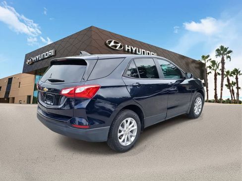 Used 2020 Chevrolet Equinox LS w/ LS Convenience Package image 3