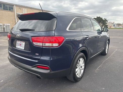 Used 2017 Kia Sorento LX image 5