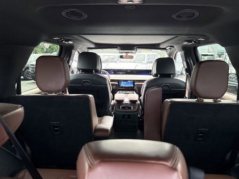 Used 2025 Lincoln Navigator L Reserve AWD/4WD image 18