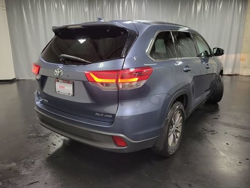 Used 2019 Toyota Highlander XLE AWD/4WD image 8