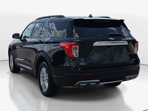 Used 2023 Ford Explorer XLT w/ Equipment Group 202A AWD/4WD image 8