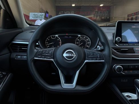 Used 2023 Nissan Altima 2.5 SV FWD image 32