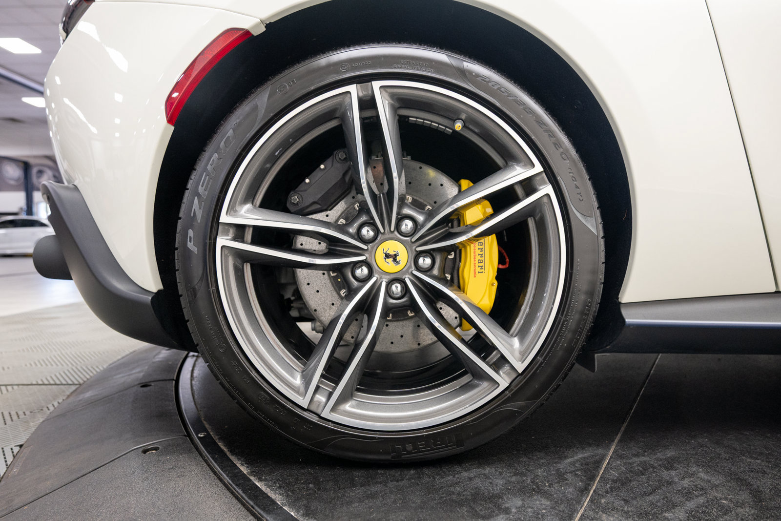 Used 2025 Ferrari Roma Spider RWD image 39