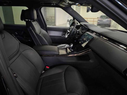 Used 2025 Land Rover Range Rover Sport SE AWD/4WD image 12
