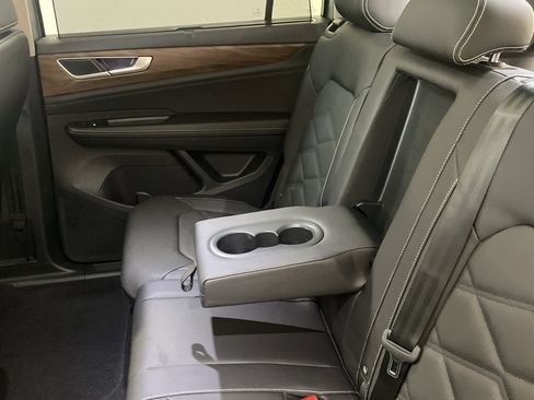 New 2026 Volkswagen Atlas SE image 32