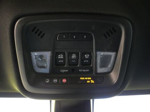 Used 2023 Chevrolet Traverse RS AWD/4WD image 16