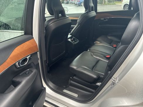 Used 2021 Volvo XC90 T6 Momentum w/ Climate Package image 7
