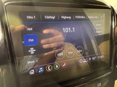 Used 2023 Chevrolet Traverse Premier FWD image 30