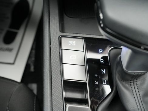 Used 2025 Hyundai Elantra SEL image 32