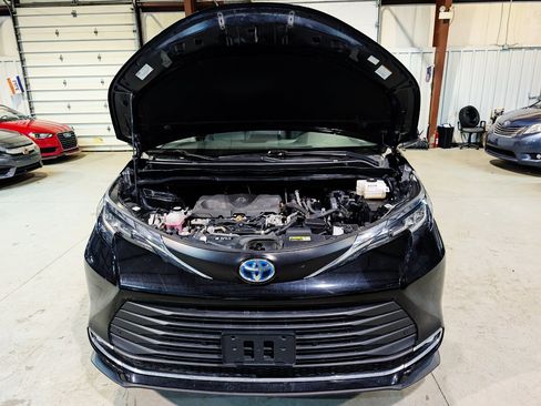 Used 2021 Toyota Sienna XLE w/ XLE Plus Package image 50