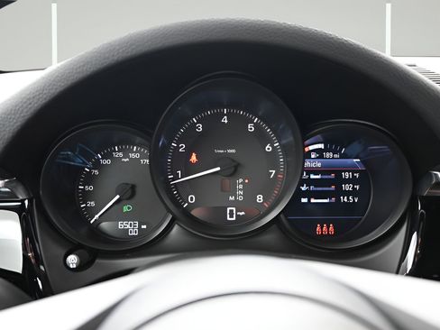 Certified 2025 Porsche Macan AWD/4WD image 19