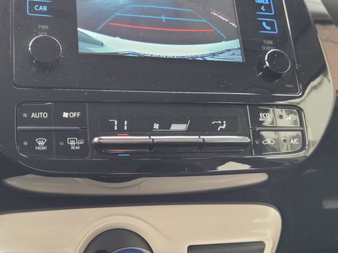 Used 2017 Toyota Prius Two image 15