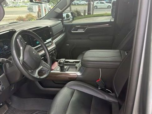 Used 2023 Chevrolet Silverado 1500 LT Trail Boss w/ Convenience Package II image 7