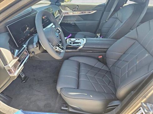 Used 2026 BMW i7 eDrive50 w/ M Sport Package RWD image 4