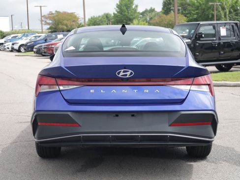 Used 2024 Hyundai Elantra SEL FWD image 3